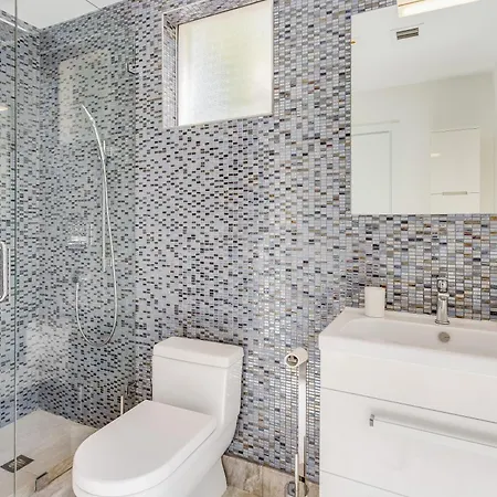 Villa Roxi, A Stylish 5Br Getaway With Pool In Coconut Grove Miami Exterior photo