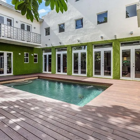 Villa Roxi, A Stylish 5Br Getaway With Pool In Coconut Grove Miami Exterior photo
