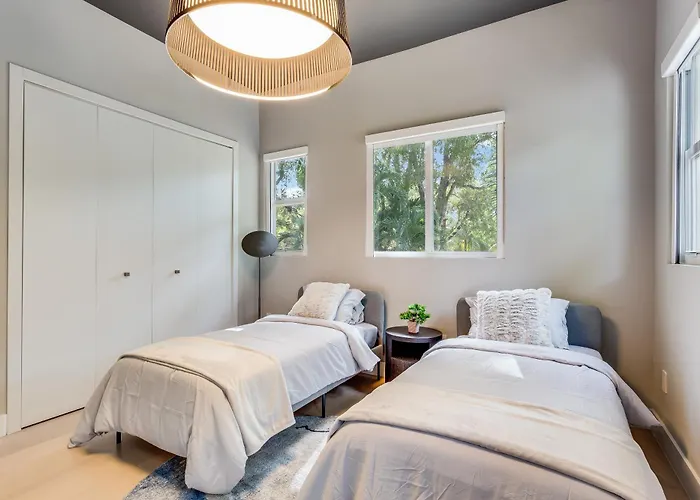 Villa Roxi, A Stylish 5Br Getaway With Pool In Coconut Grove