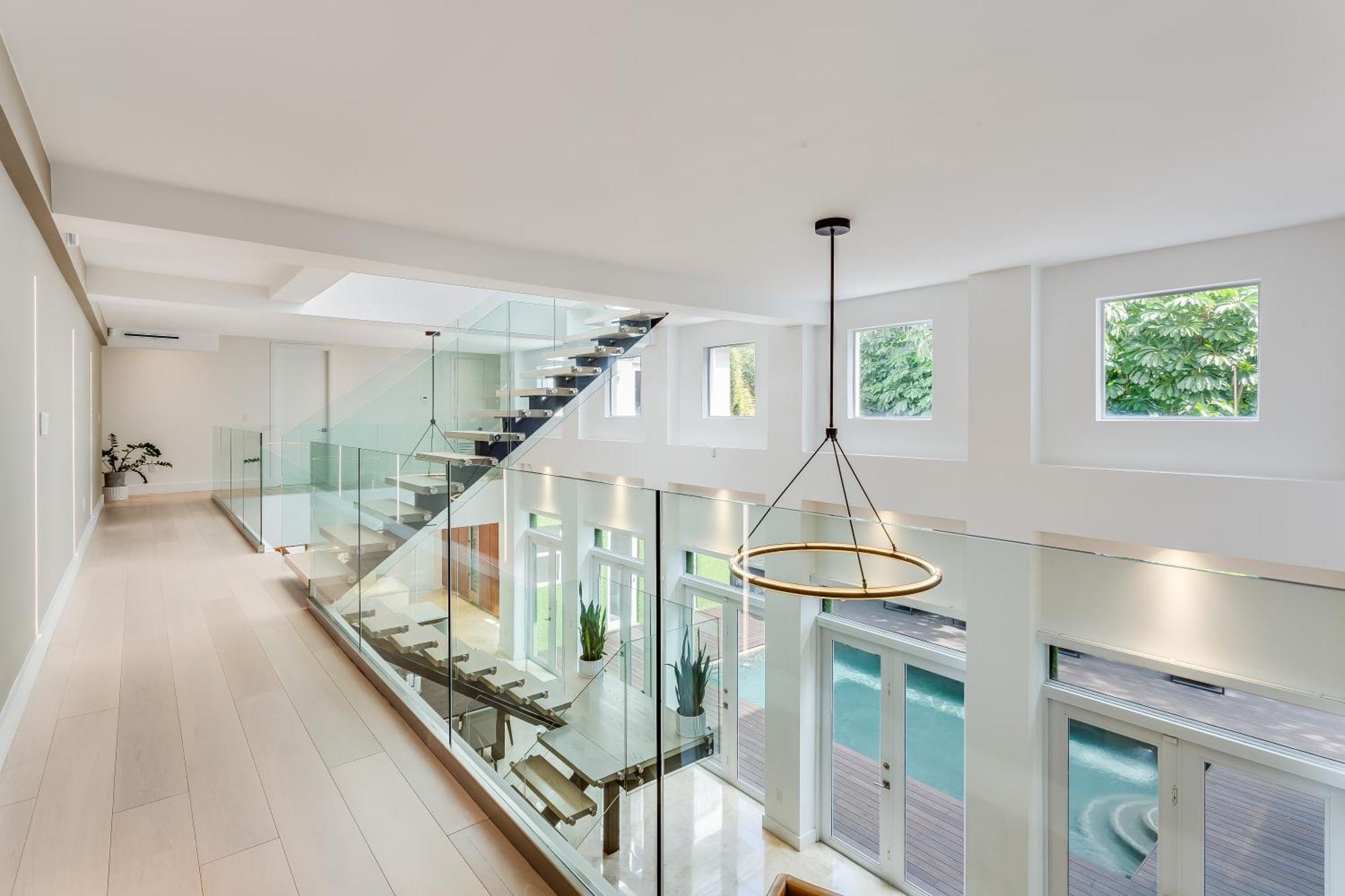 Roxi, A Stylish 5br Getaway With Pool In Coconut Grove Villa *