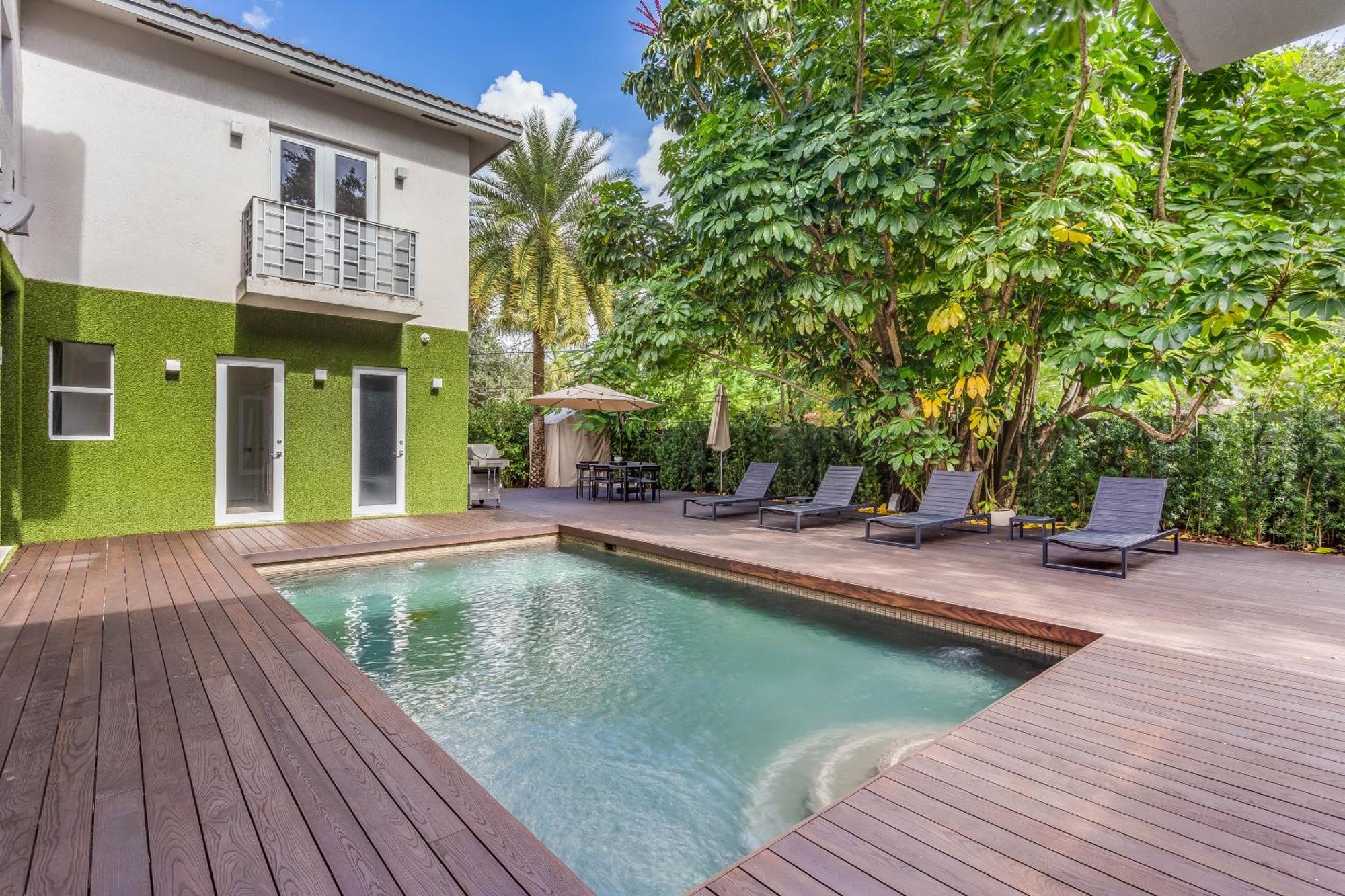 Villa Roxi, A Stylish 5br Getaway With Pool In Coconut Grove *