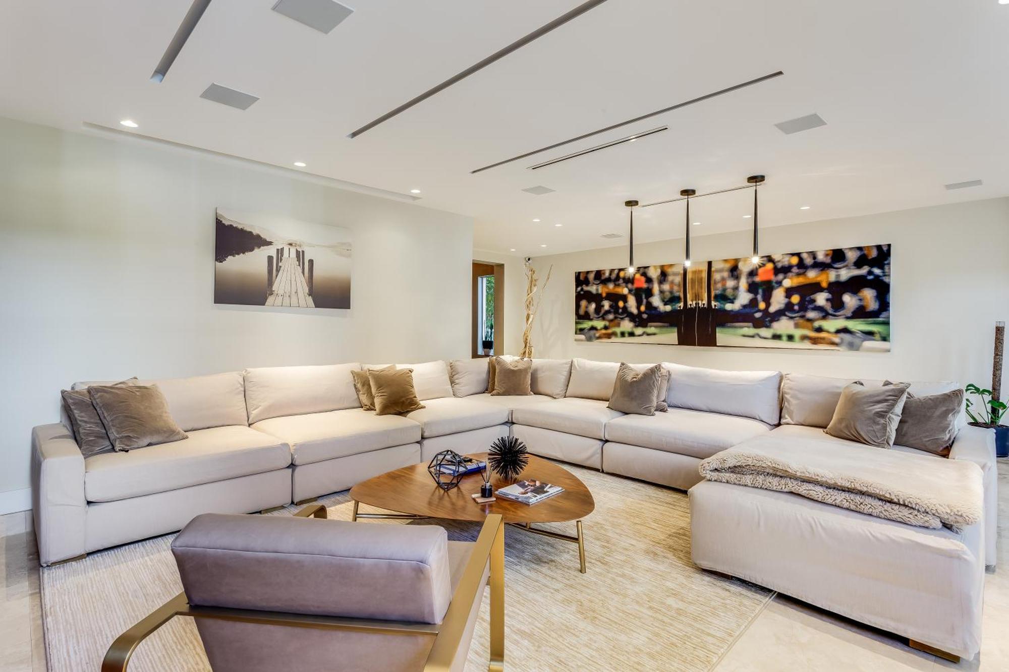 Villa Roxi, A Stylish 5br Getaway With Pool In Coconut Grove *