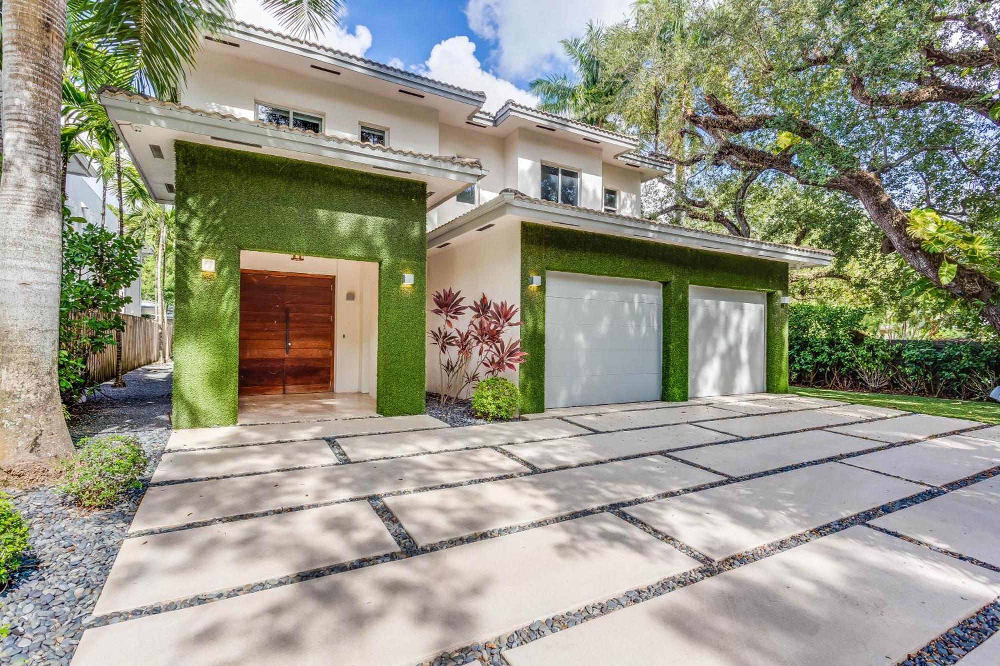 Villa Roxi, A Stylish 5br Getaway With Pool In Coconut Grove *